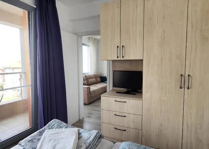 شقة на брега на морето - сарафово *